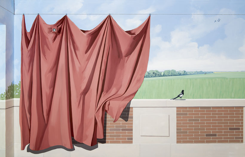 Détail du trompe l'oeil avec le rideau rouge, une pie et un bout et de ballustrade devant le paysage campagnard