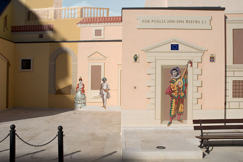 Détail de la fresque avec différents personnages aux costumes d'époque