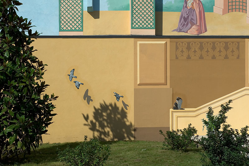 Détail du trompe l'oeil avec un chat observant des oiseaux