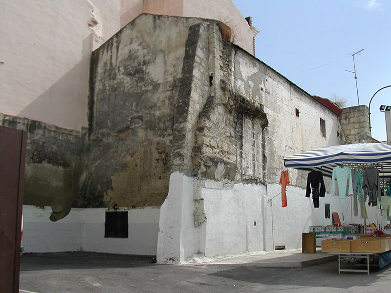 Photo d'un mur avant ajout des trompes l'oeil