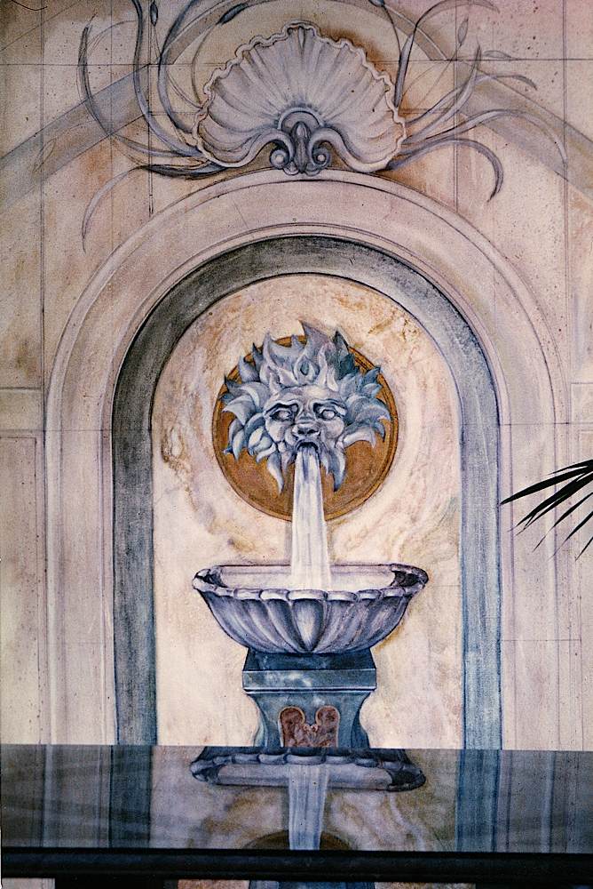 Vue de face d'un trompe l'oeil de fontaine avec gargouille en son centre d'où sortirait l'eau