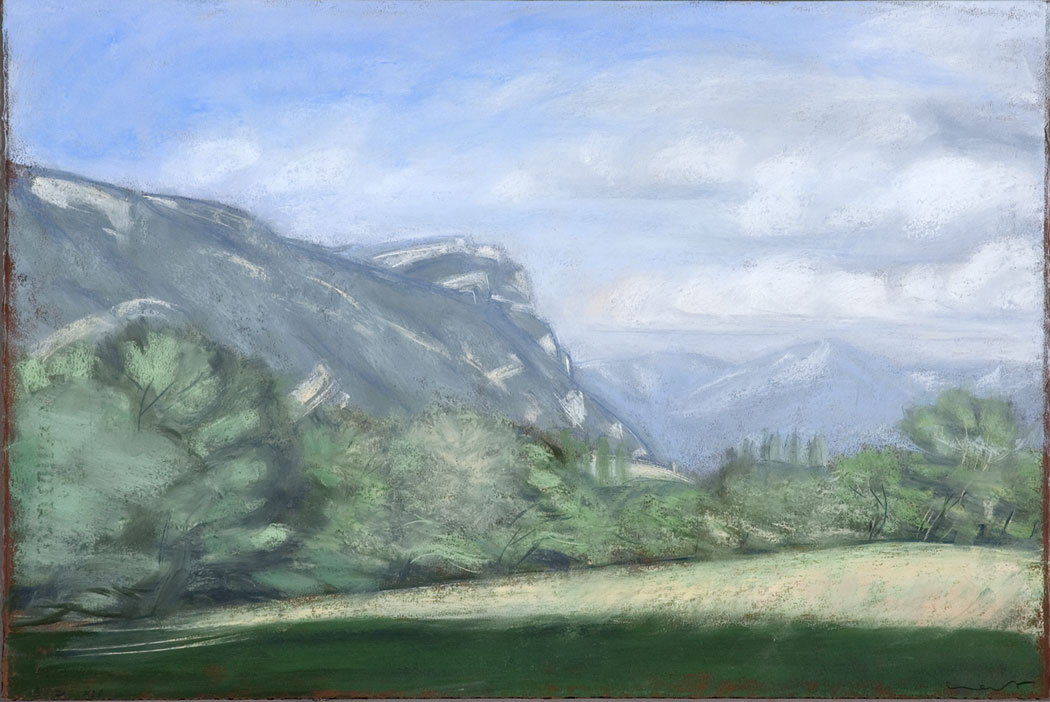 Pastel sec sur bois d'une plaine boisée en premier plan et montagne en arrière plan