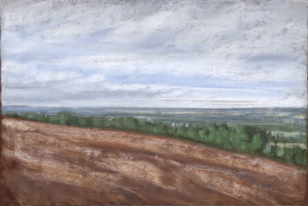 Pastel sec avec champs labouré en premier plan et vallée verte en arrière plan