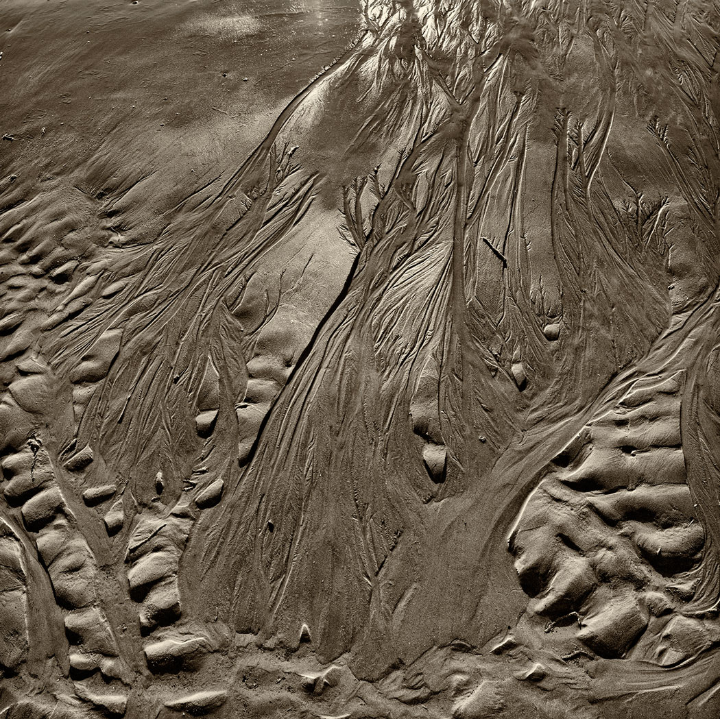 Photographie numérique déssaturée du sable à Ault