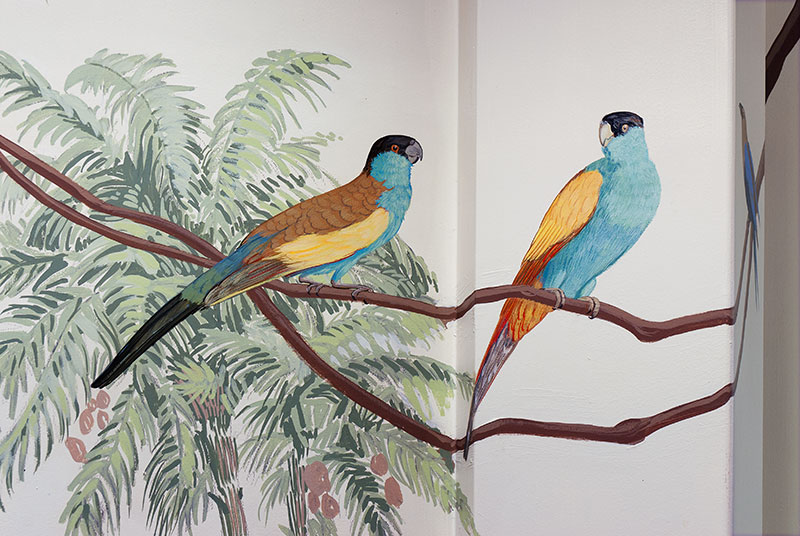 Détail trompe l'oeil d'oiseaux sur de la végétation