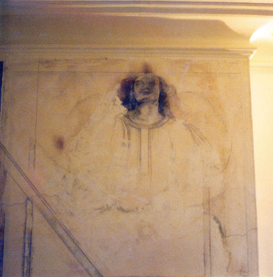 Détail d'un pan de mur avec dessin d'un homme au fusain